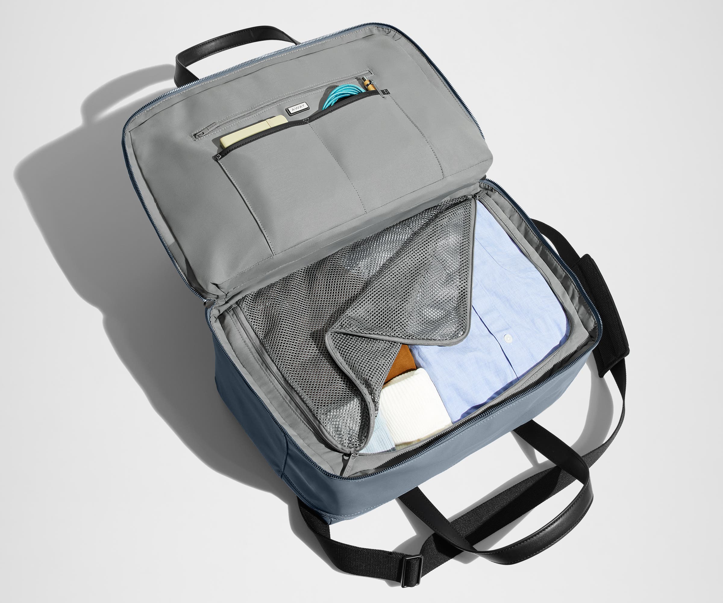 The Overnight Bag in Coast Blue