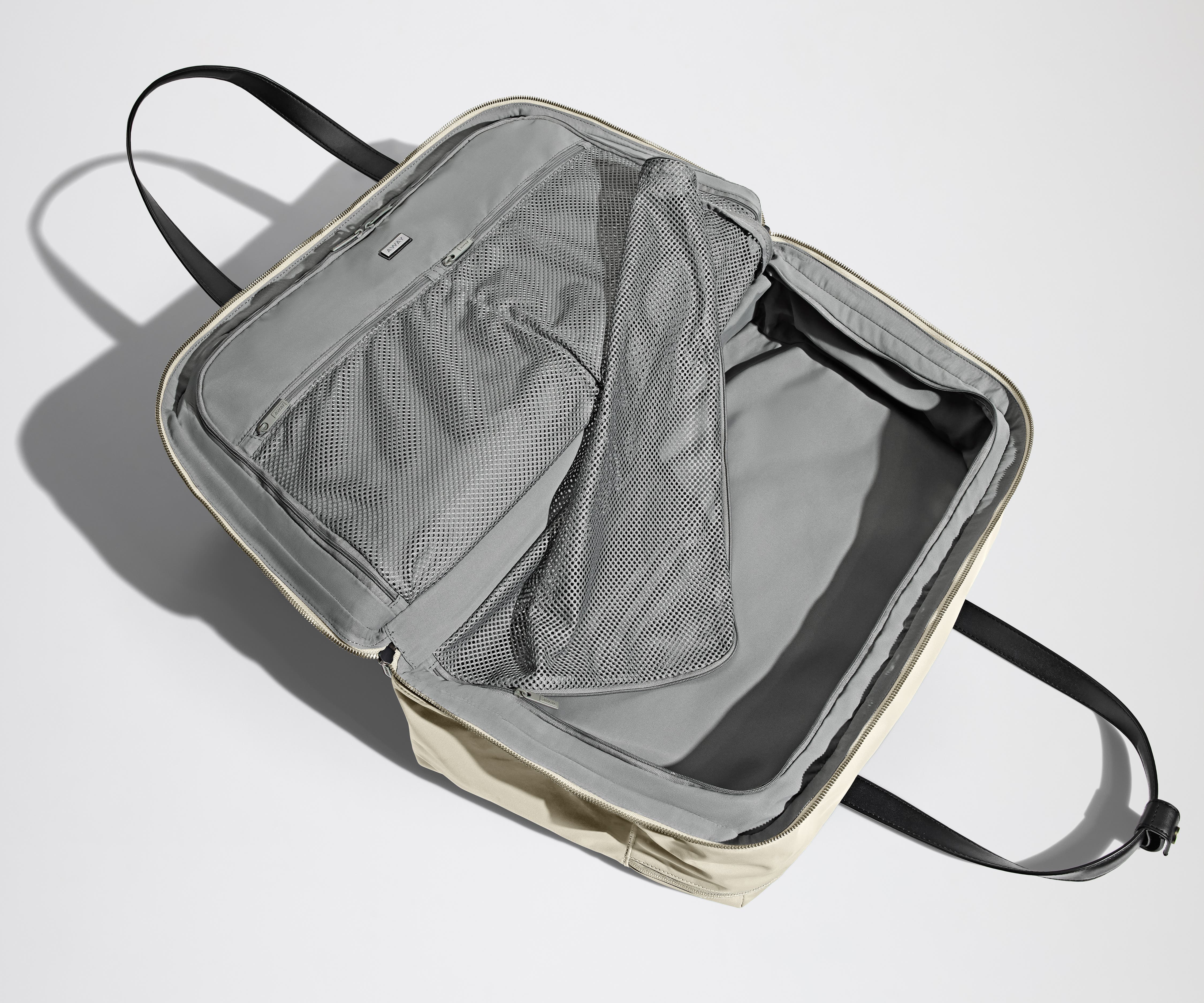 The Weekender in Salt White