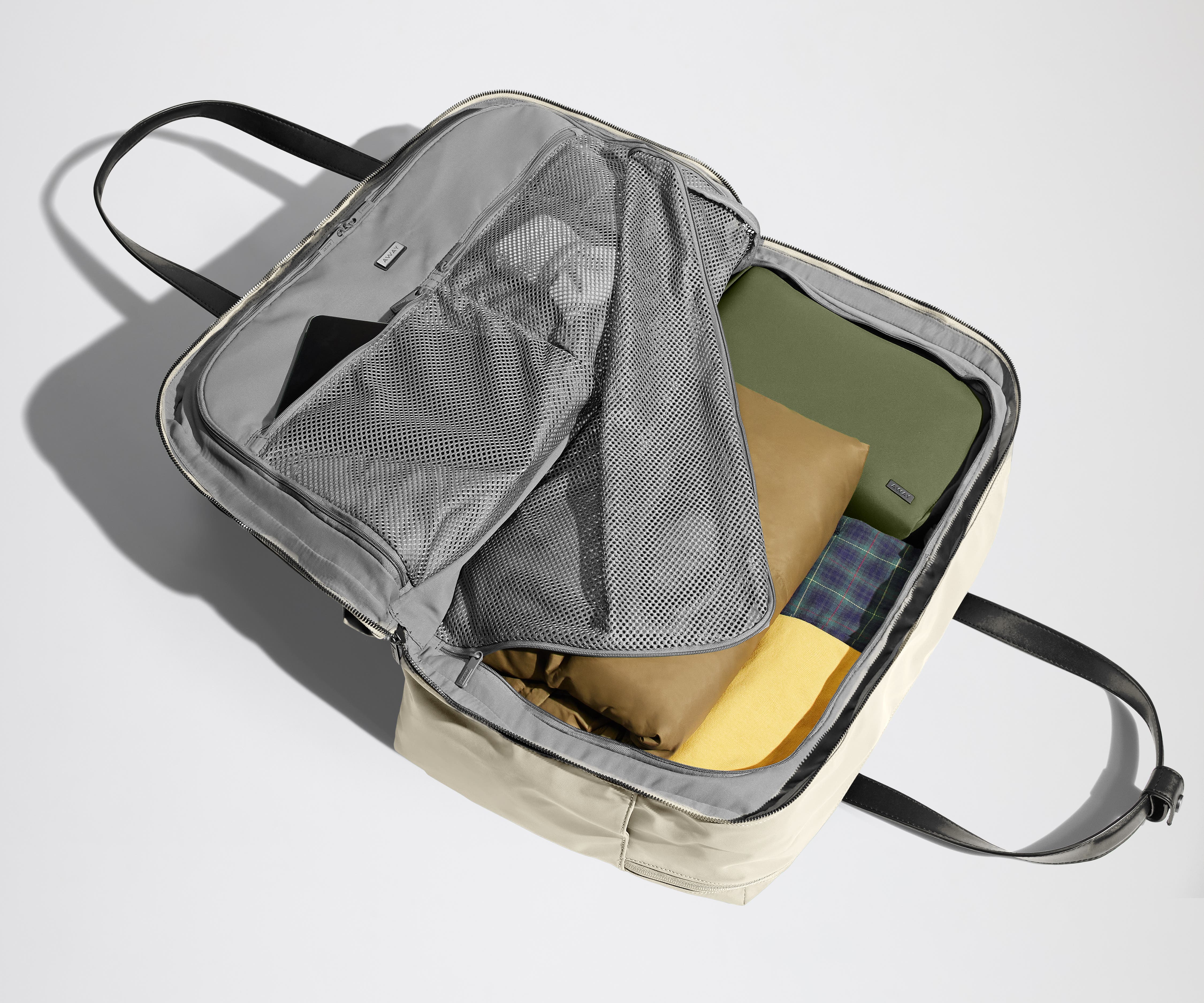 The Weekender in Salt White