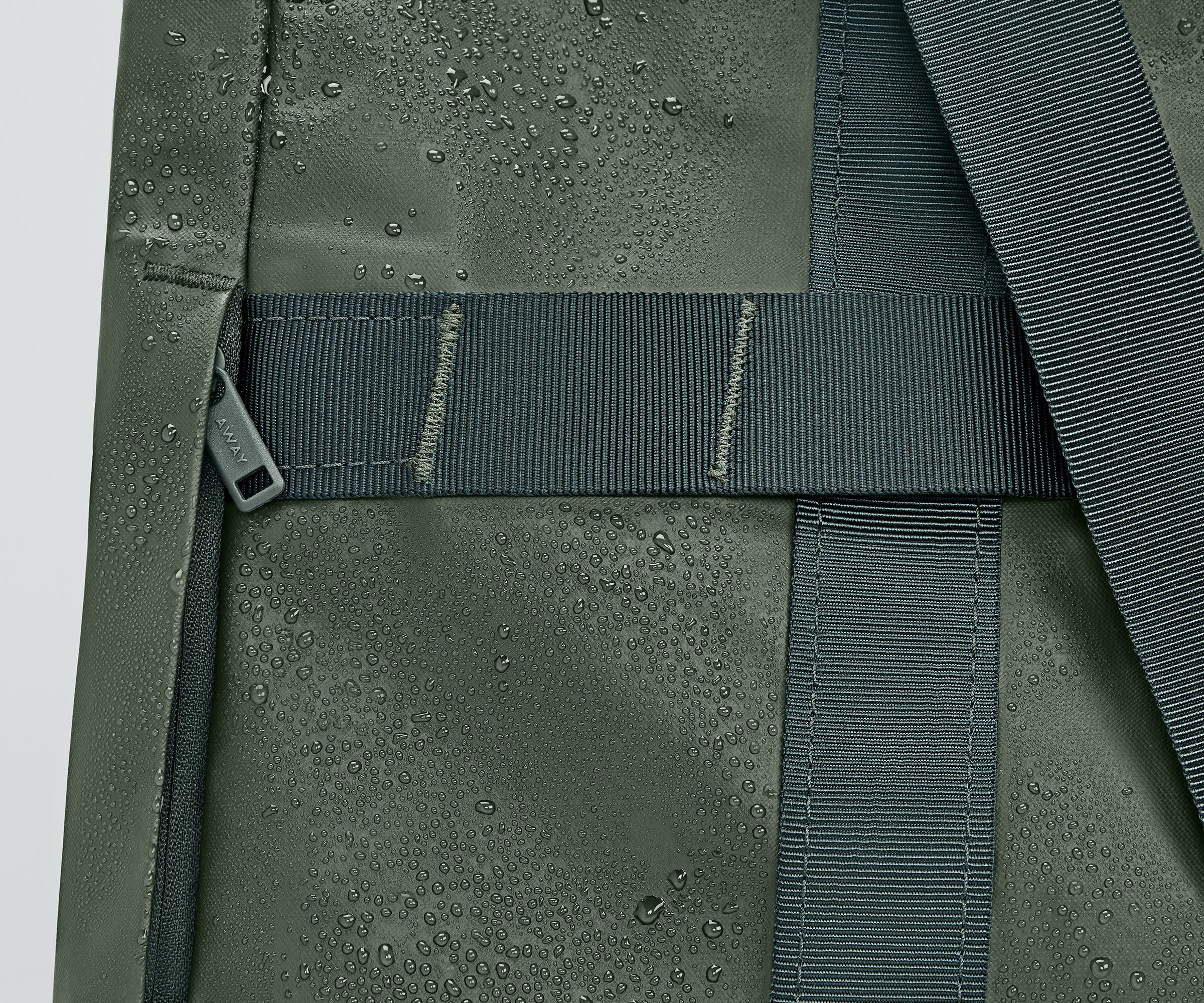 Active Tote 45L in Forest Green