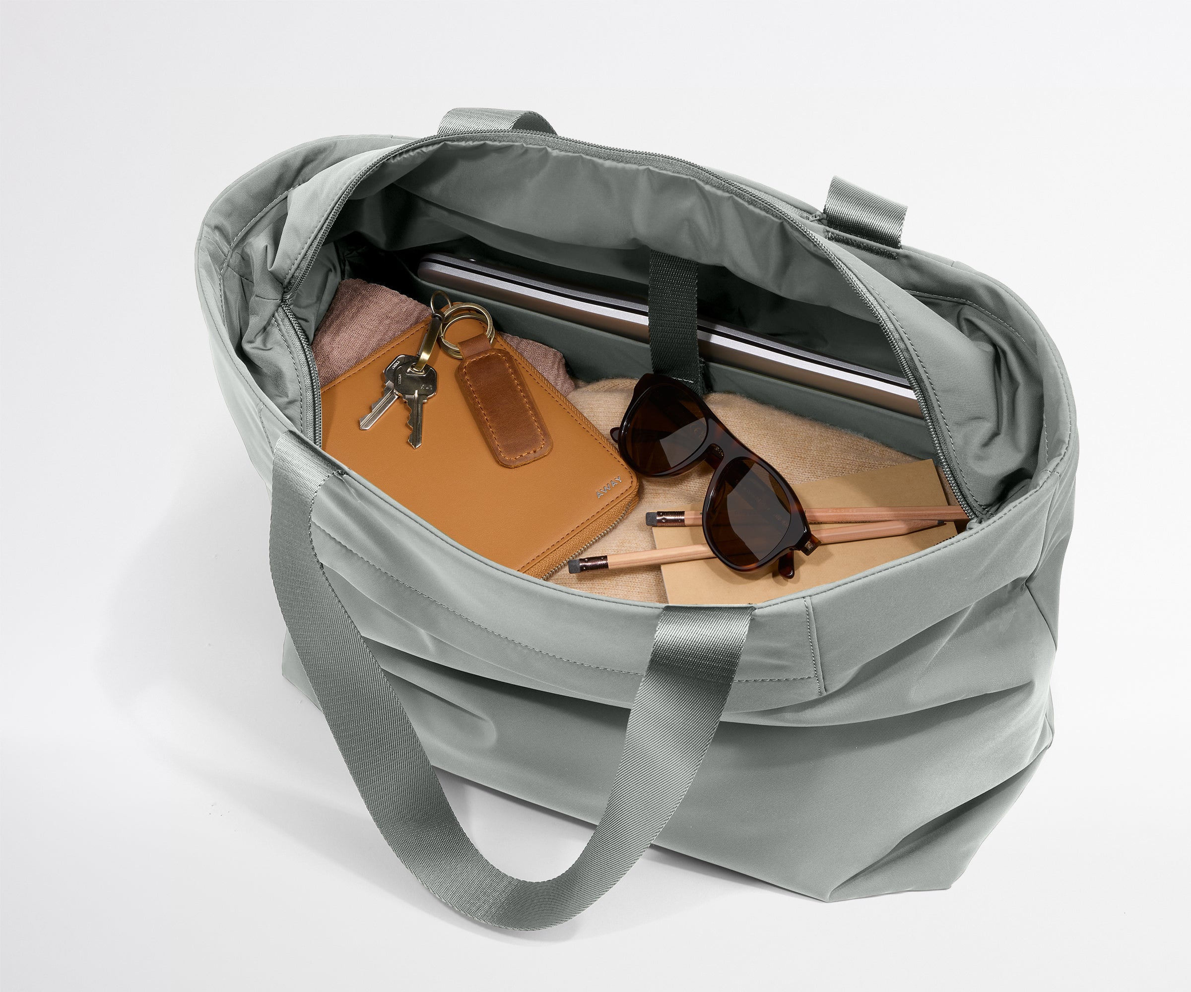 Featherlight Tote in Nordic Gray