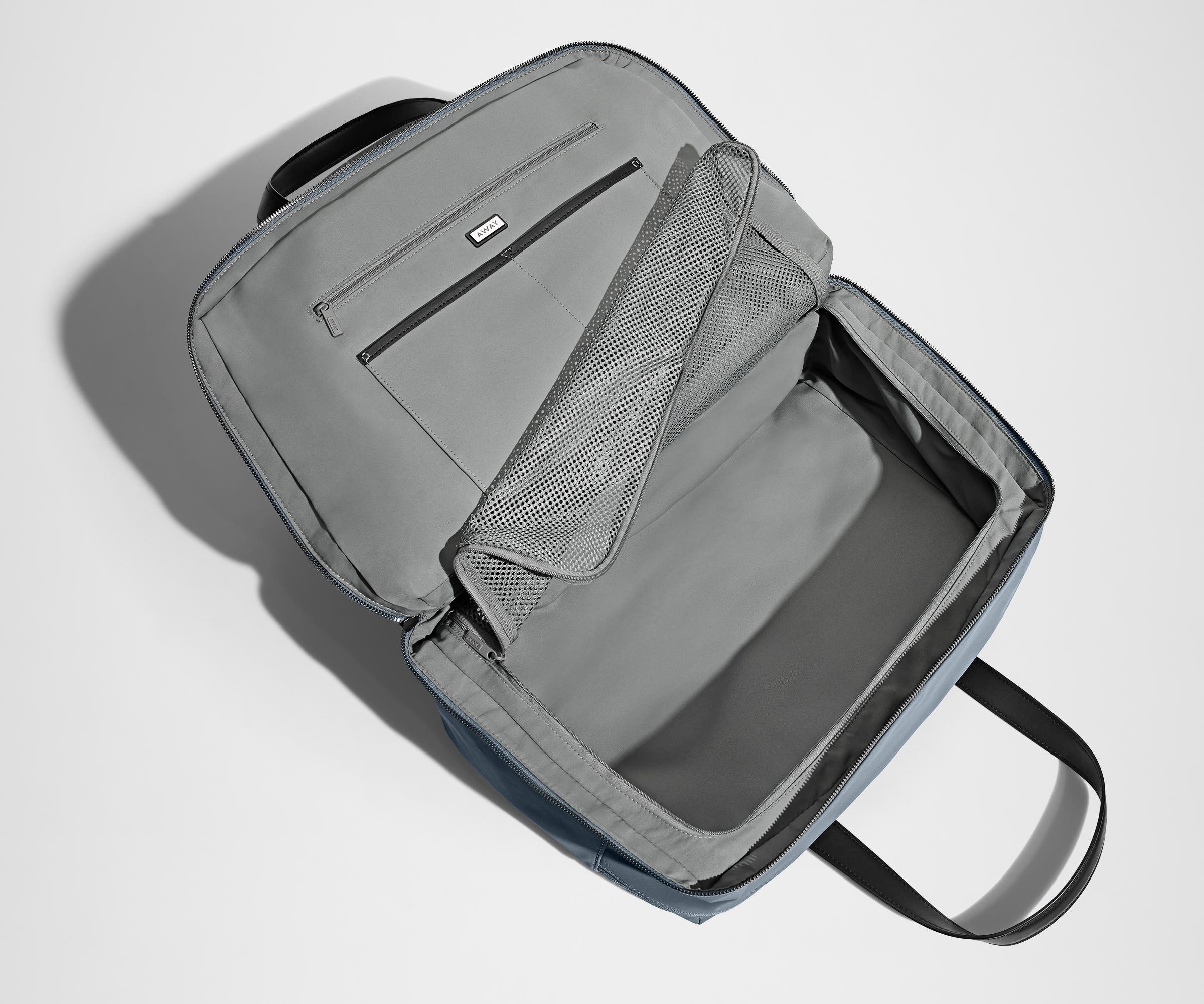 The Overnight Bag in Coast Blue